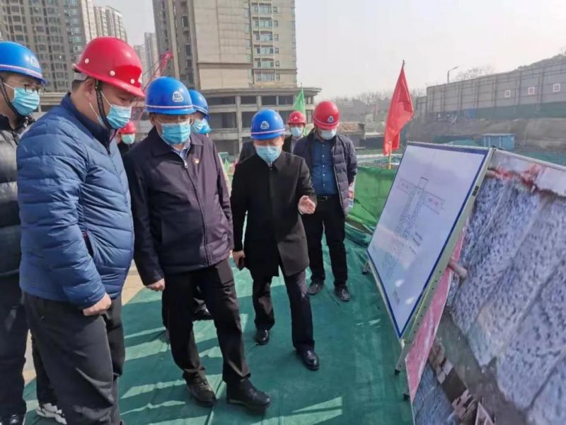 市委常委、市政府黨組成員魏建平調研左掖門(mén)游園停車(chē)場(chǎng)項目建設工作